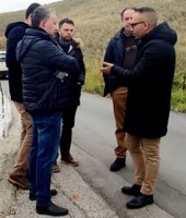 Consegnato il cantiere per il ripristino della Strada Provinciale tra Riace marina e Camini. Lizzi: "Arteria fondamentale per la circolazione di residenti e visitatori"